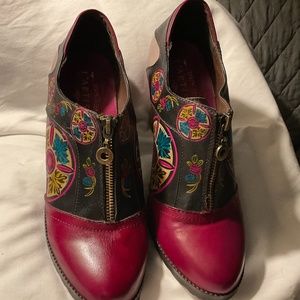 L’artiste Boots hand painted